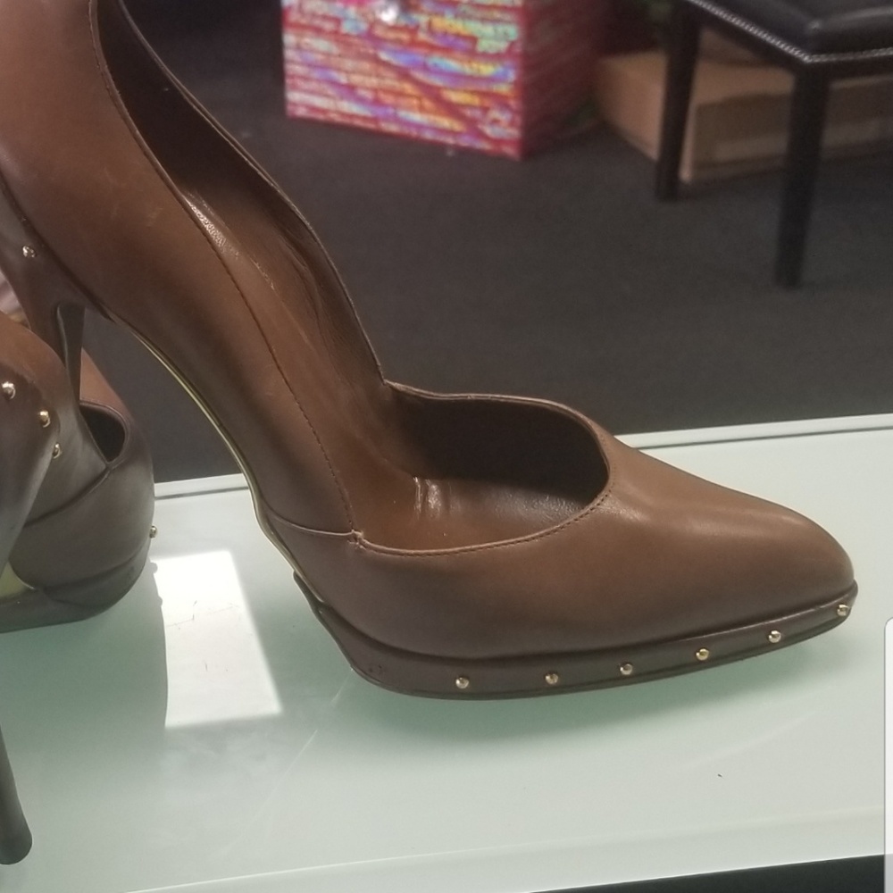 Shoes - Picture 6 of 8